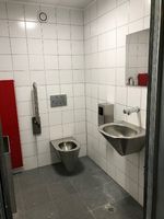 WC-Anlage beim Bahnhof in Betrieb